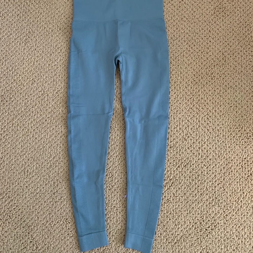 Madelyn Cline for SET Active Leggings